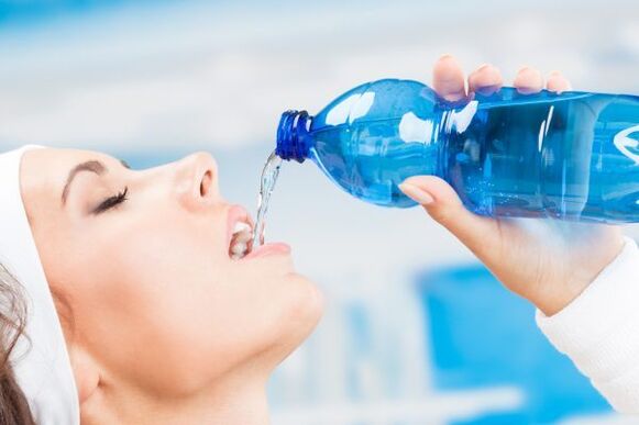 多喝水一周可以减掉5公斤多余的体重